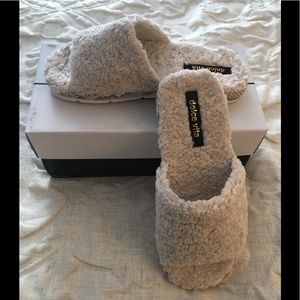🤍LAST CALL AT $13🤍Dolce Vita Mochi Slippers